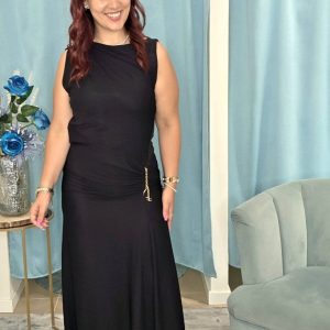 Vestido comprido assimétrico com detalhe de franzido